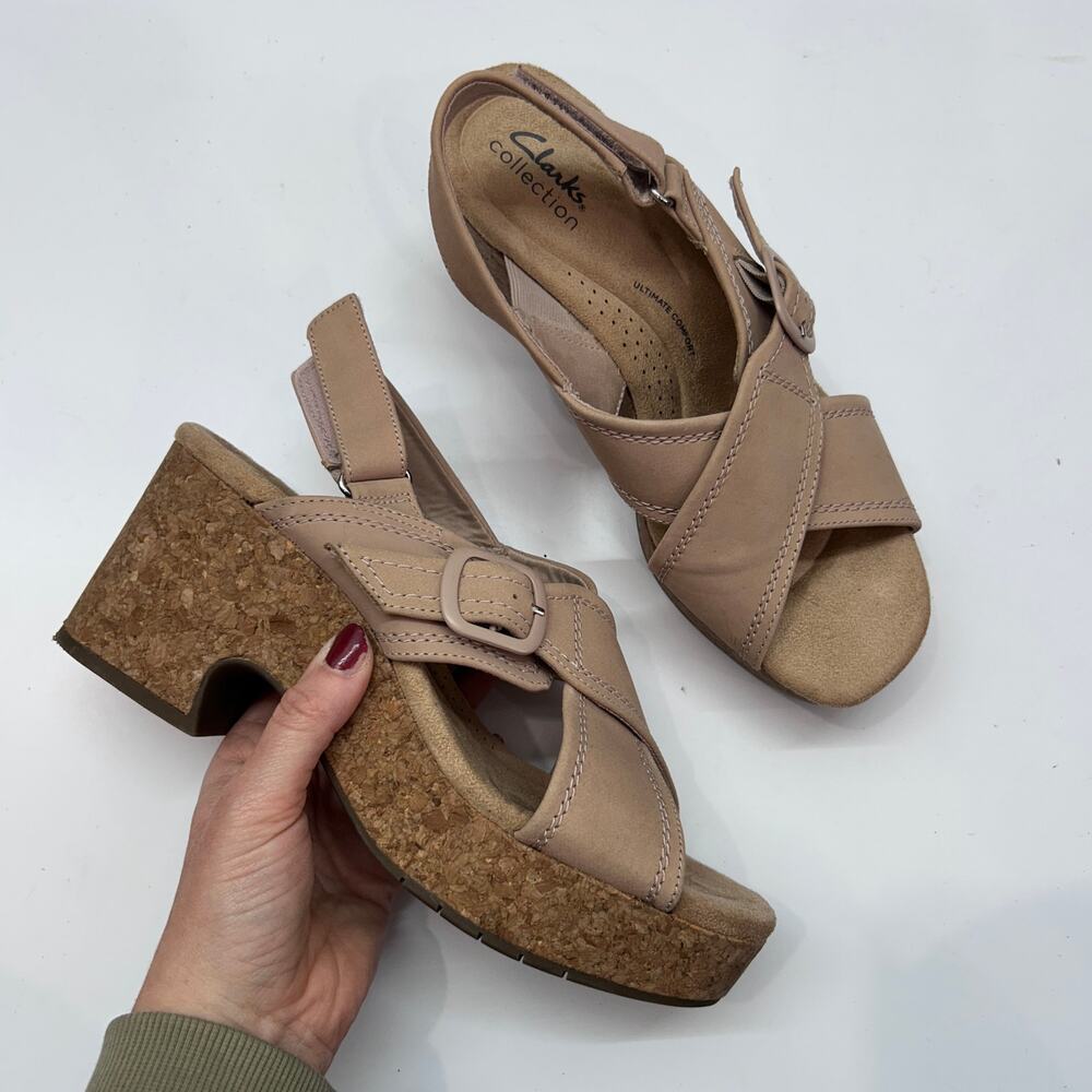 Clarks Nerisa West Sandal in Sand Nubuck 8.5 Neutral Tan Platform Cork Sole